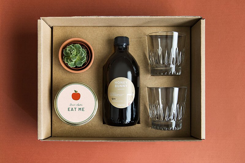 Honey Bunny Rosh Hashanah gift box — 500ml cocktail, glasses, gummy candies, terracotta cactus