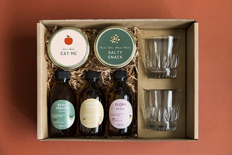 Special Mix gift box — 3 cocktails, apples, nuts, glasses